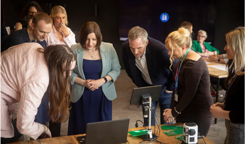 AI và kỳ vọng “giúp giáo viên tiết kiệm thời gian, để đầu tư cho những vấn đề quan trọng hơn”